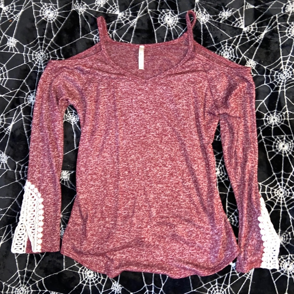Long sleeve cold shoulder